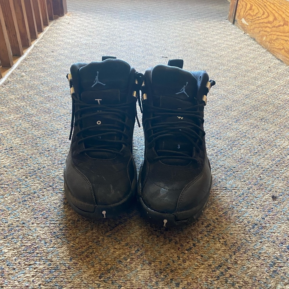 Jordan 12s,black,baby blue